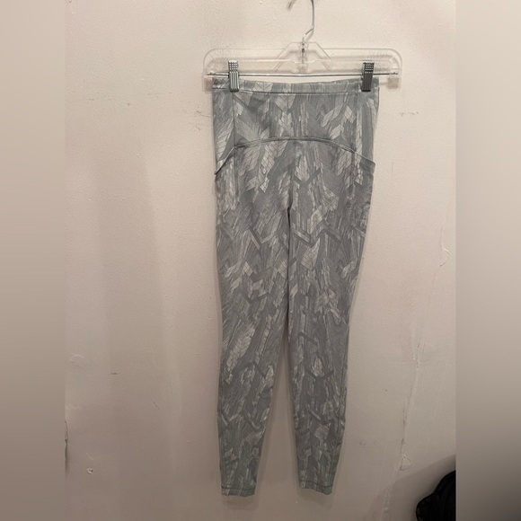 Lululemon Swift Speed High-Rise Tight 28" Reverberate Chevron Size 4 - Picture 5 of 8